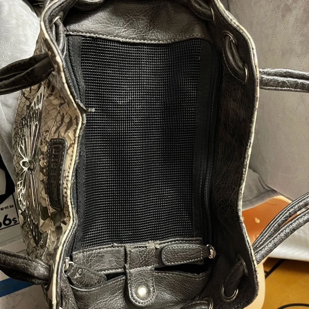 Travel dog carrier